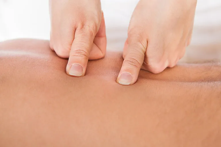 Xoa bóp trị liệt mặt